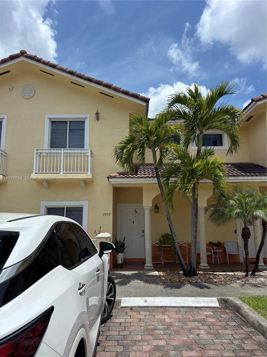 7459 NW 178th TerHialeah - picture