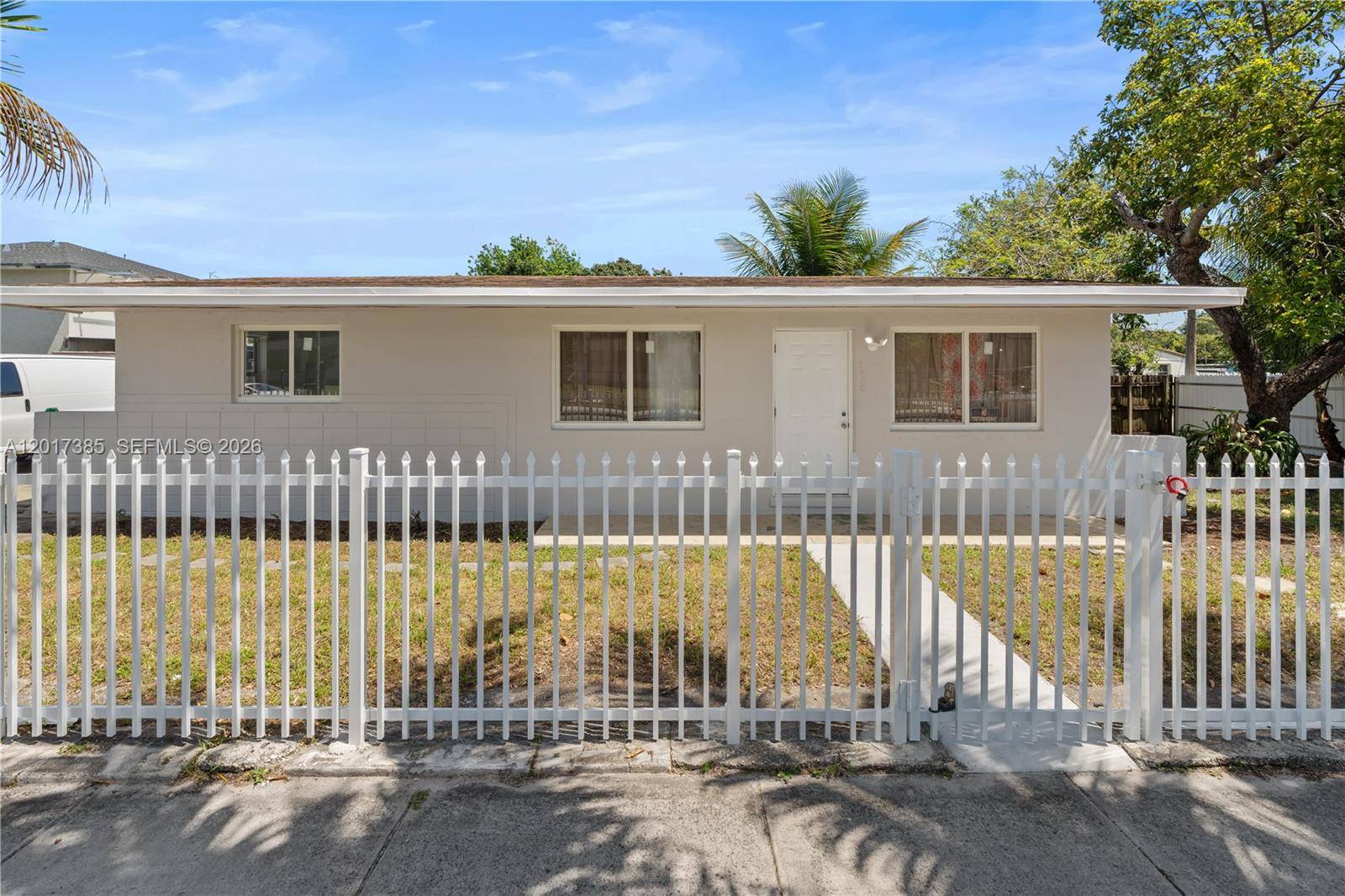 8400 NW 24th CtMiami - picture