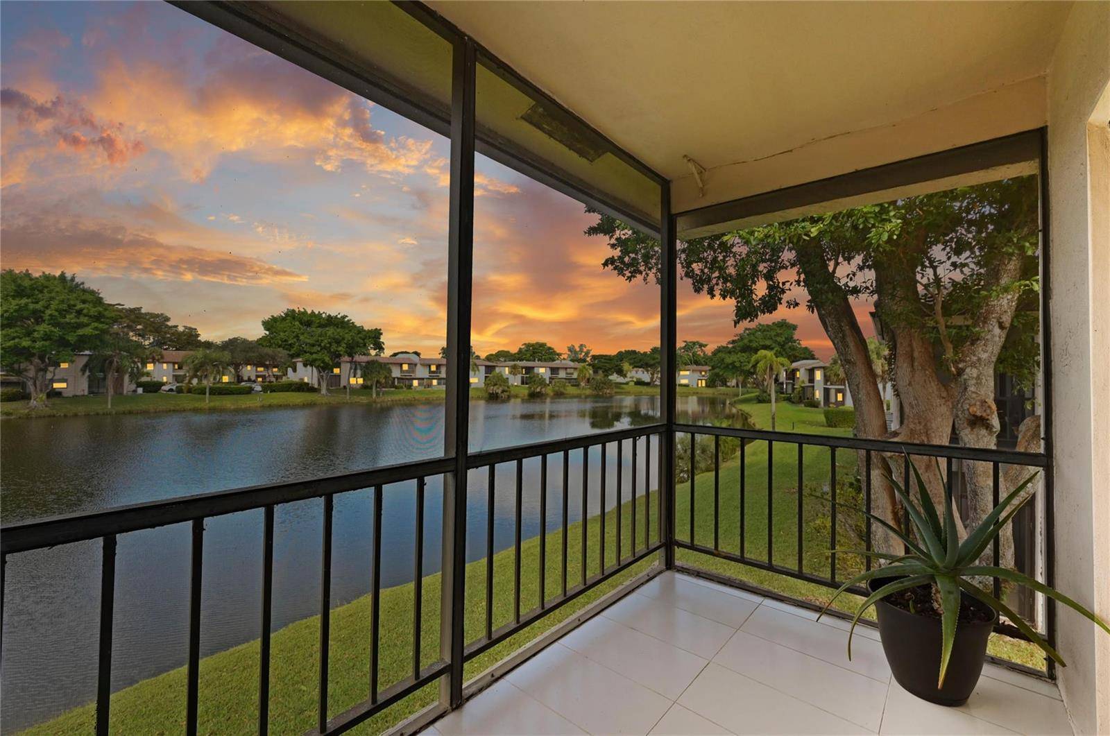21649 JuegoBoca Raton - VISTAS OF BOCA LAGO CONDO condo unit 4 E - picture