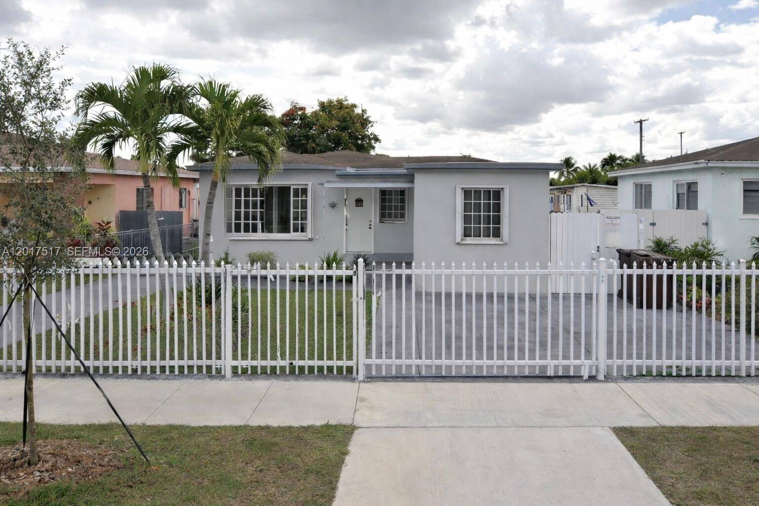 538 E 13th StHialeah - picture