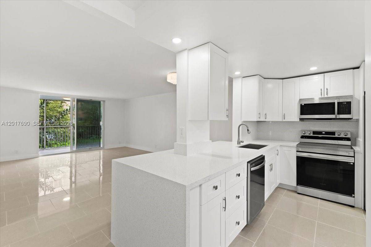 319 NE 14TH AVEHallandale Beach - Condo 5+ Stories,Condo condo unit 201 - picture