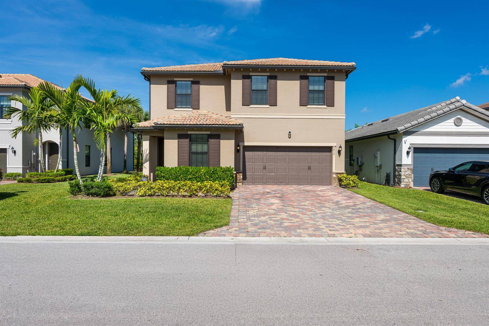 4819 ChantillyLake Worth - picture