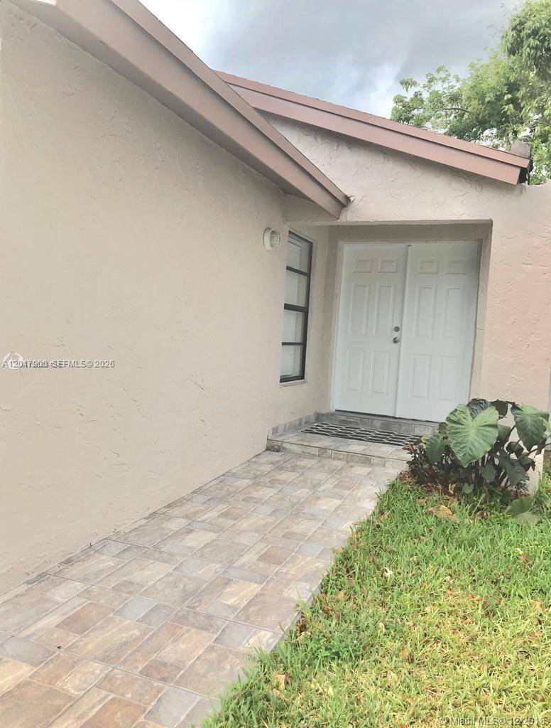 11447 SW 33rd LnMiami - picture