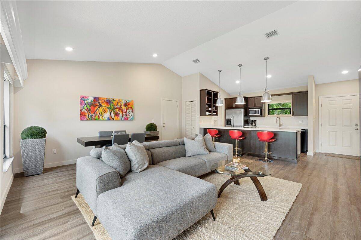 11863 WimbledonWellington - TENNIS LODGES 1 CONDO,PALM BEACH POLO condo unit 542 - picture