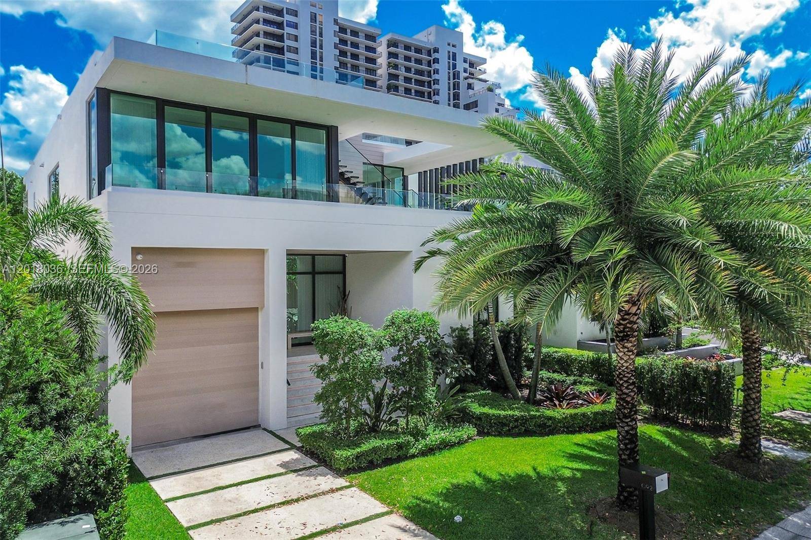 1092 N Venetian DrMiami - picture