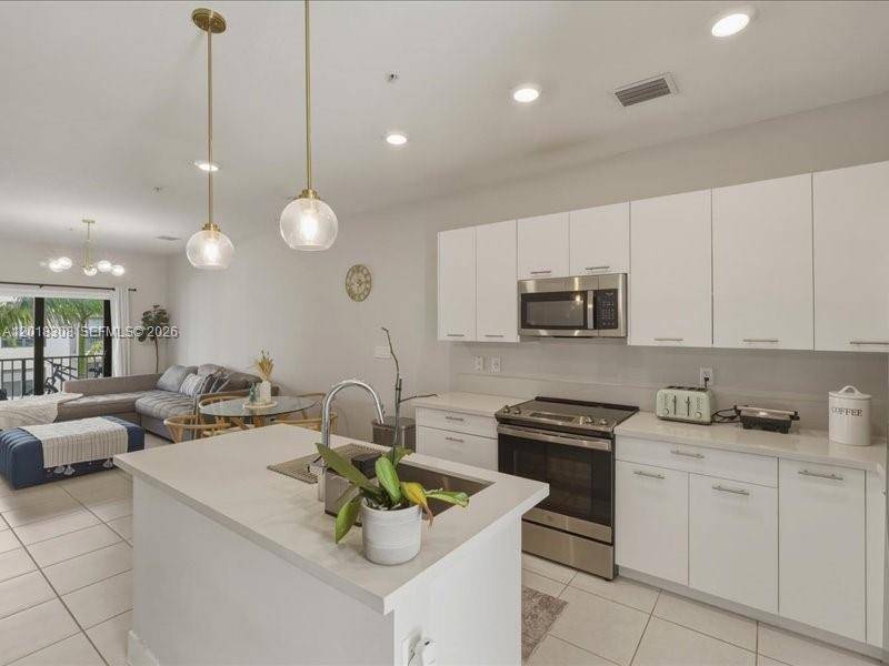 8201 NW 41st StDoral - DOWNTOWN DORAL SOUTH PHAS condo unit D-205 - picture