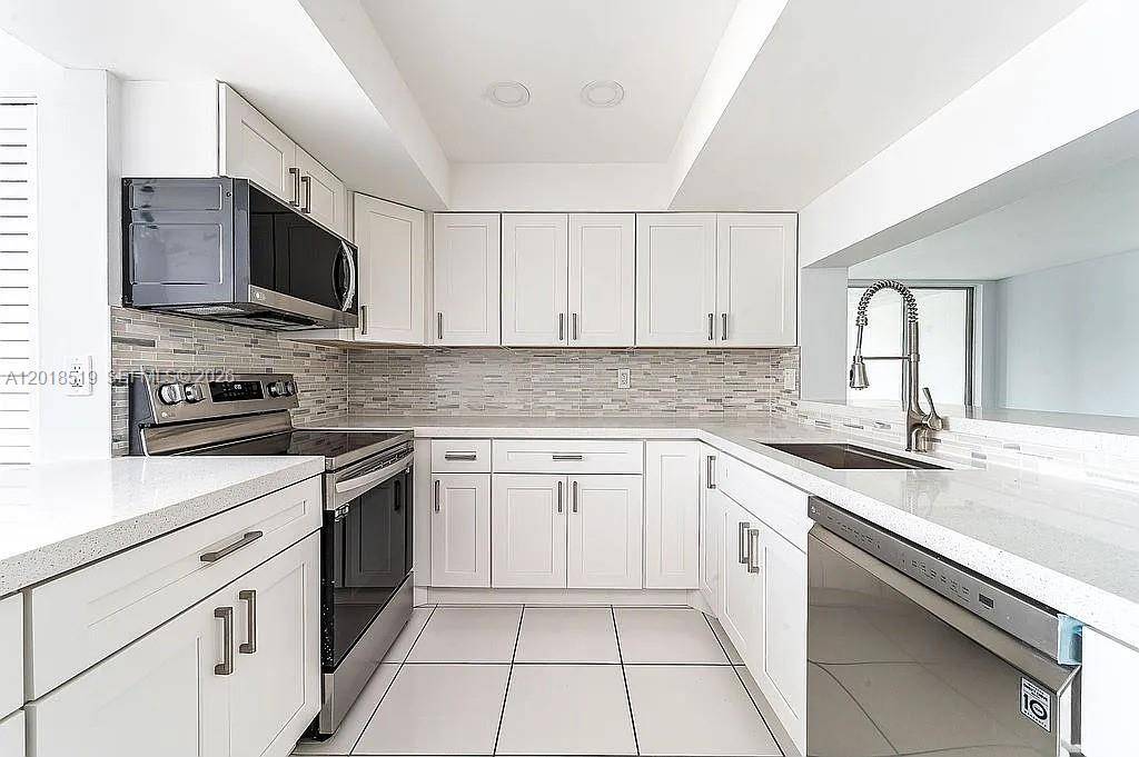 1931 Sabal Palm DrDavie - CONDO 4 OF SABAL PALM CON condo unit 301 - picture
