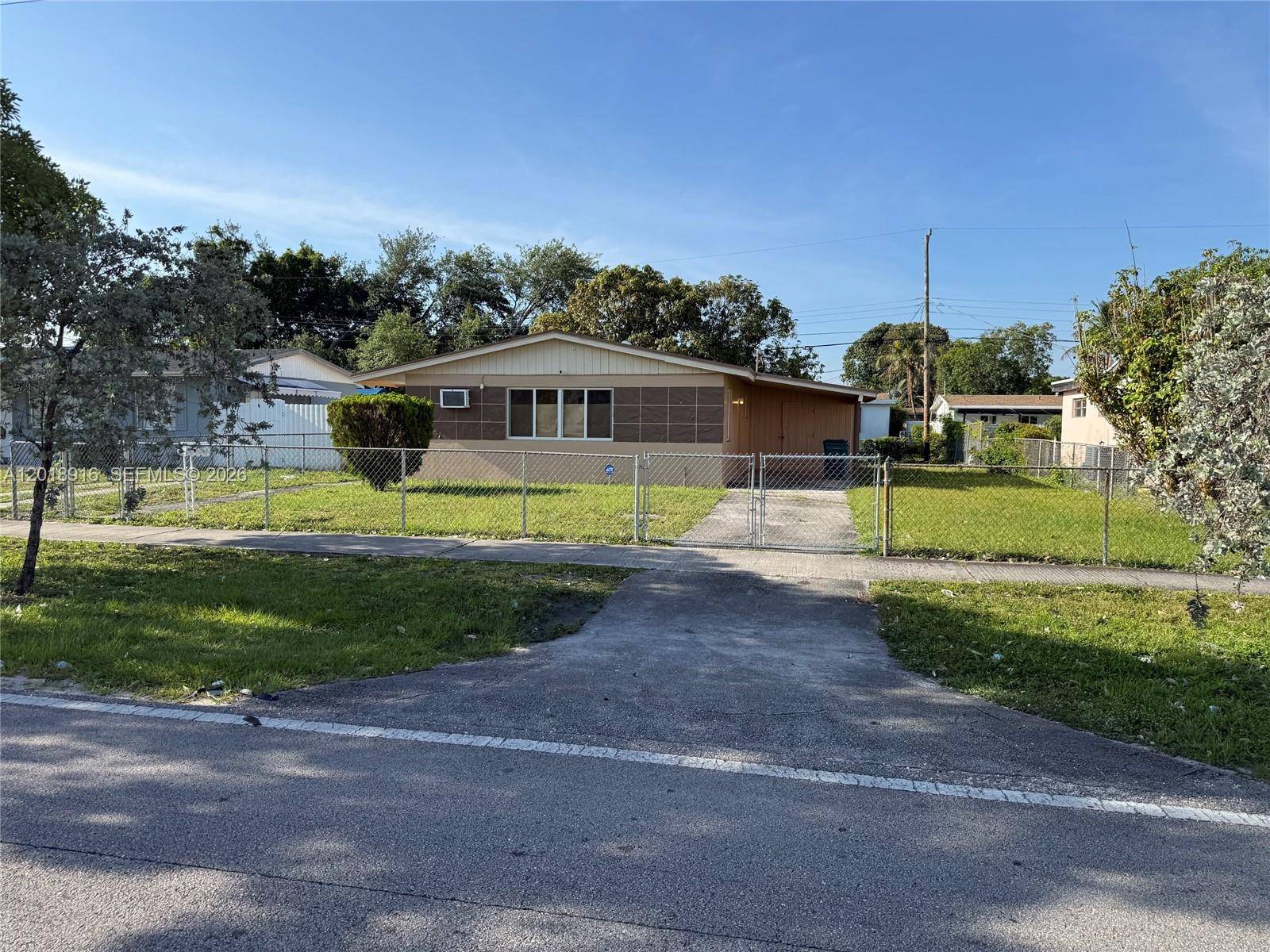 3020 NW 71st StMiami - picture