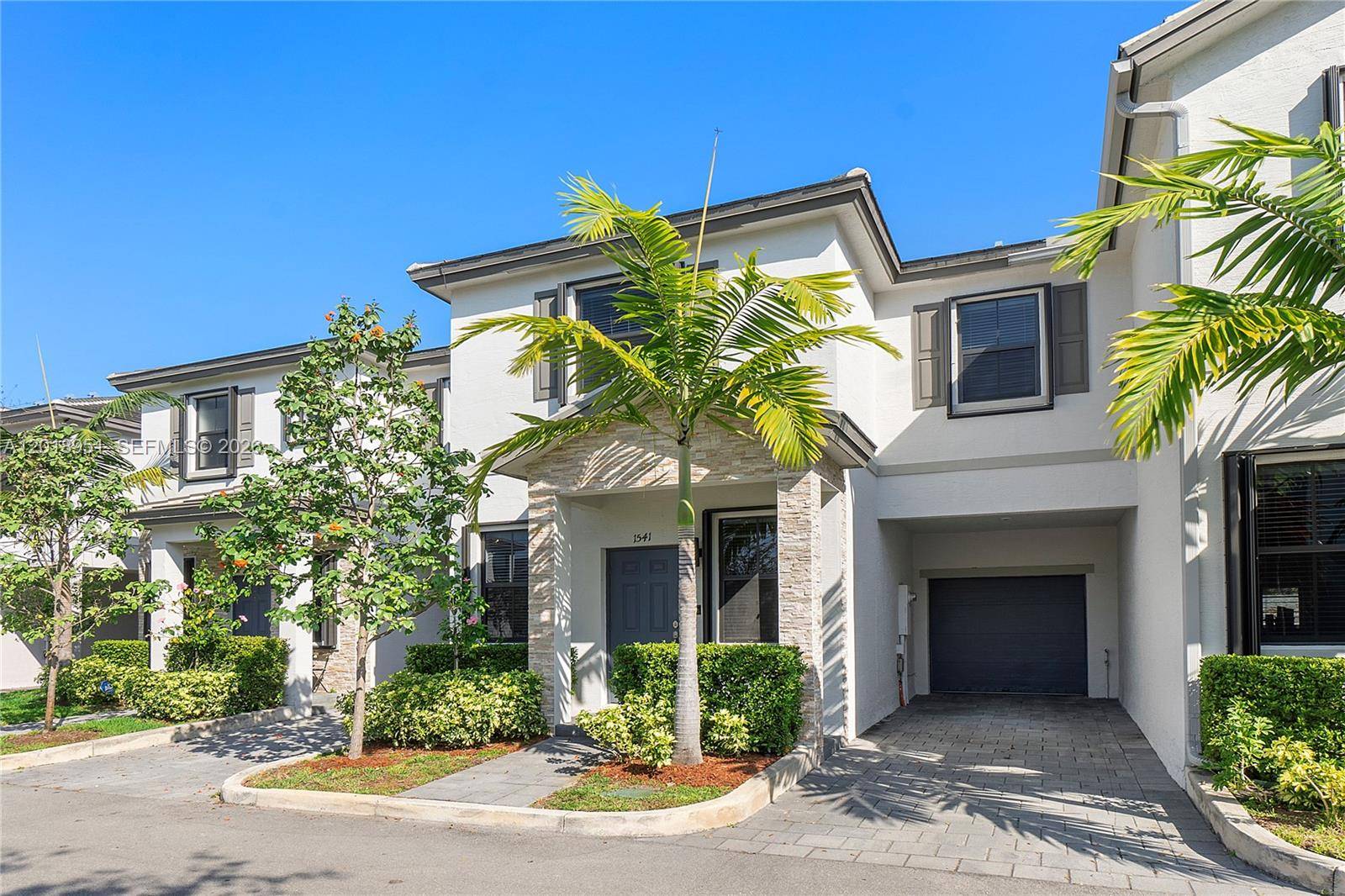 1541 SW 28th StFort Lauderdale - Townhouse/Villa-Annual,Townhouse condo unit 1541 - picture
