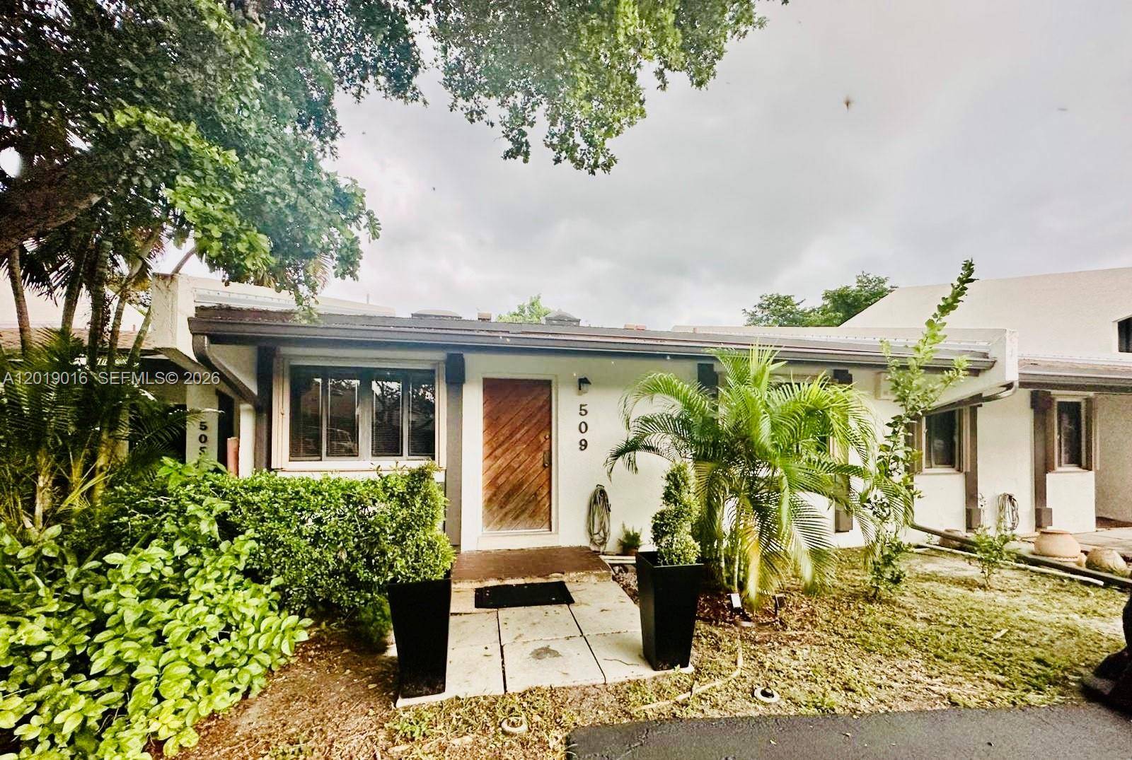 509 NE 199th LnMiami - Condo 1-4 Stories,Villa condo unit 3A - picture