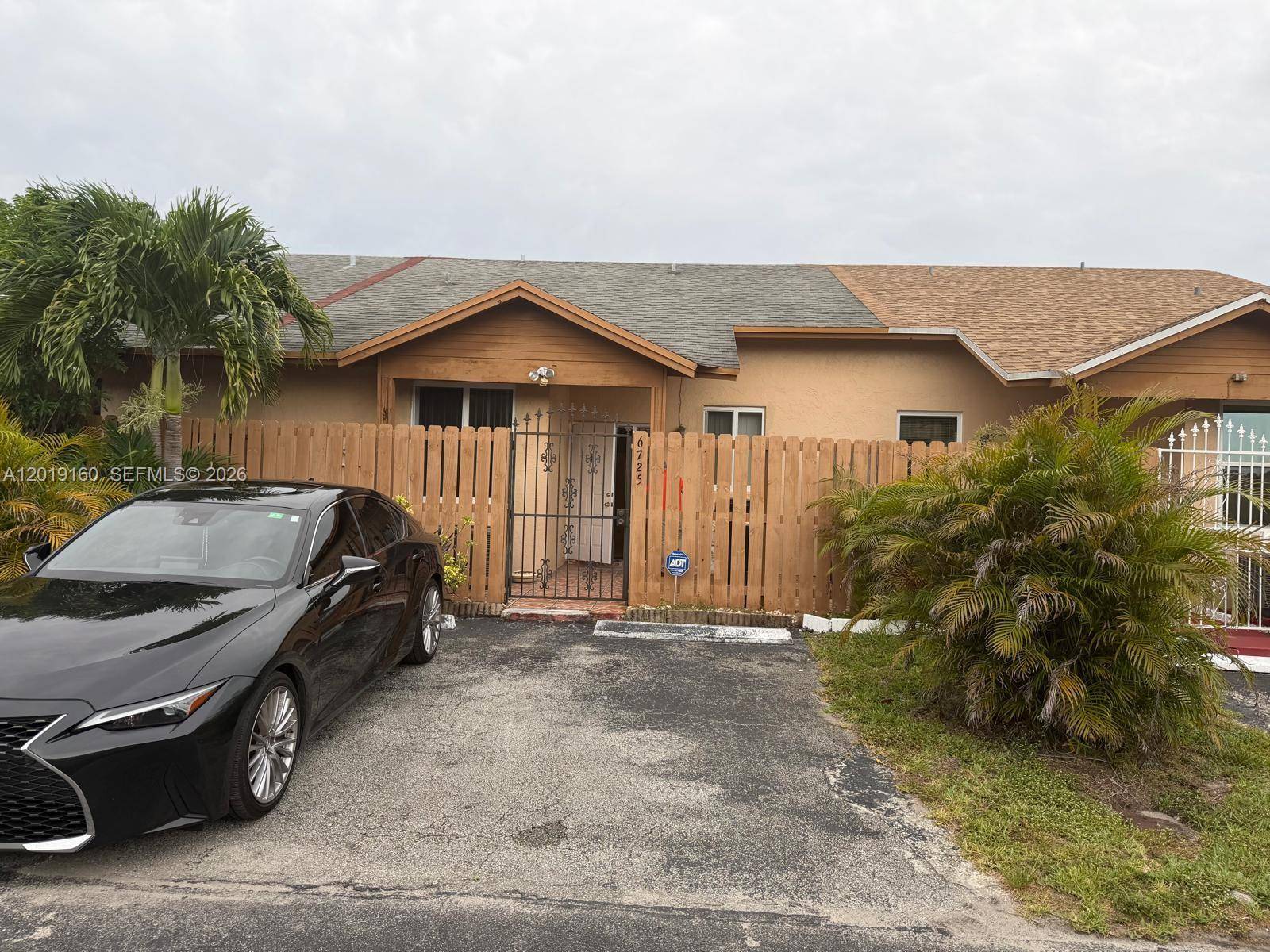 6725 NW 188th TerHialeah - picture