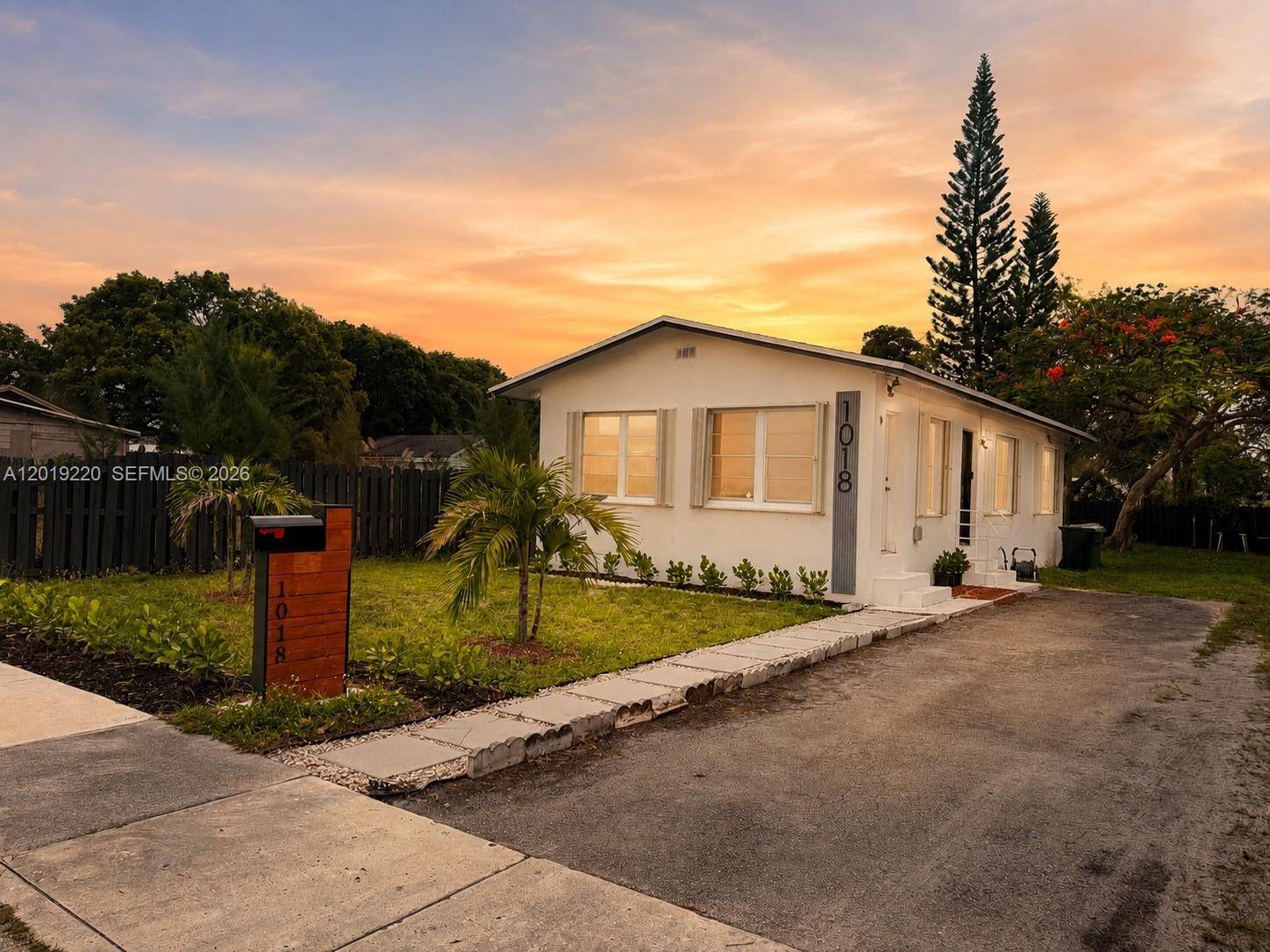1018 NE 2nd AveFort Lauderdale - picture