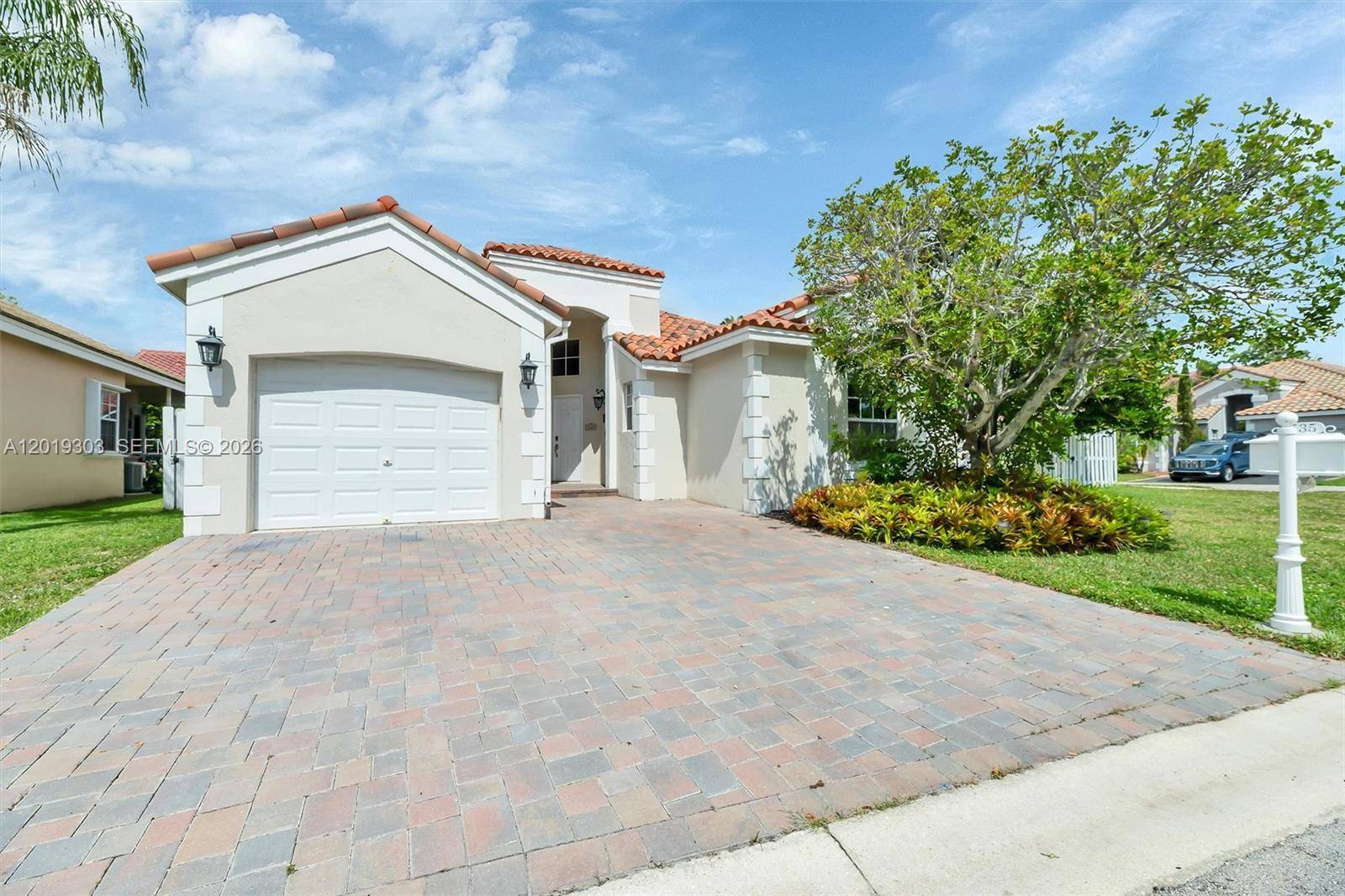 535 Somerset WayWeston - picture