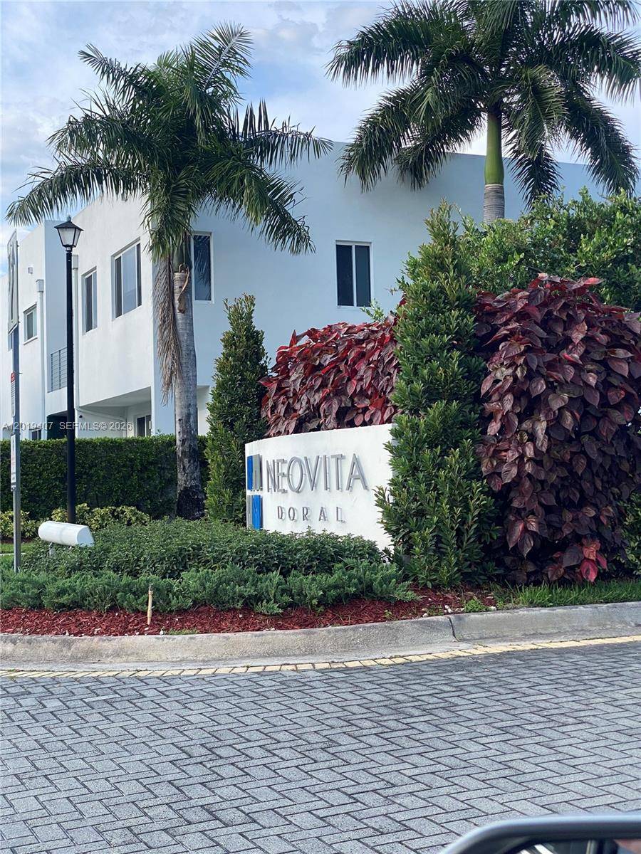 10241 NW 71st TerDoral - picture