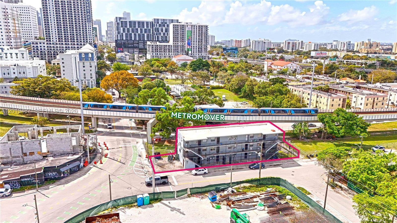 220 NW 11th TerMiami - picture