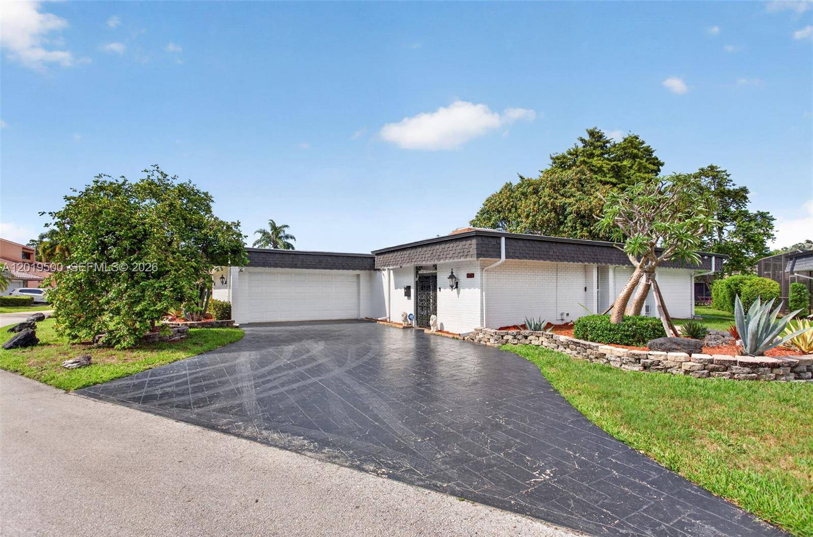 4806 Banyan LnTamarac - picture