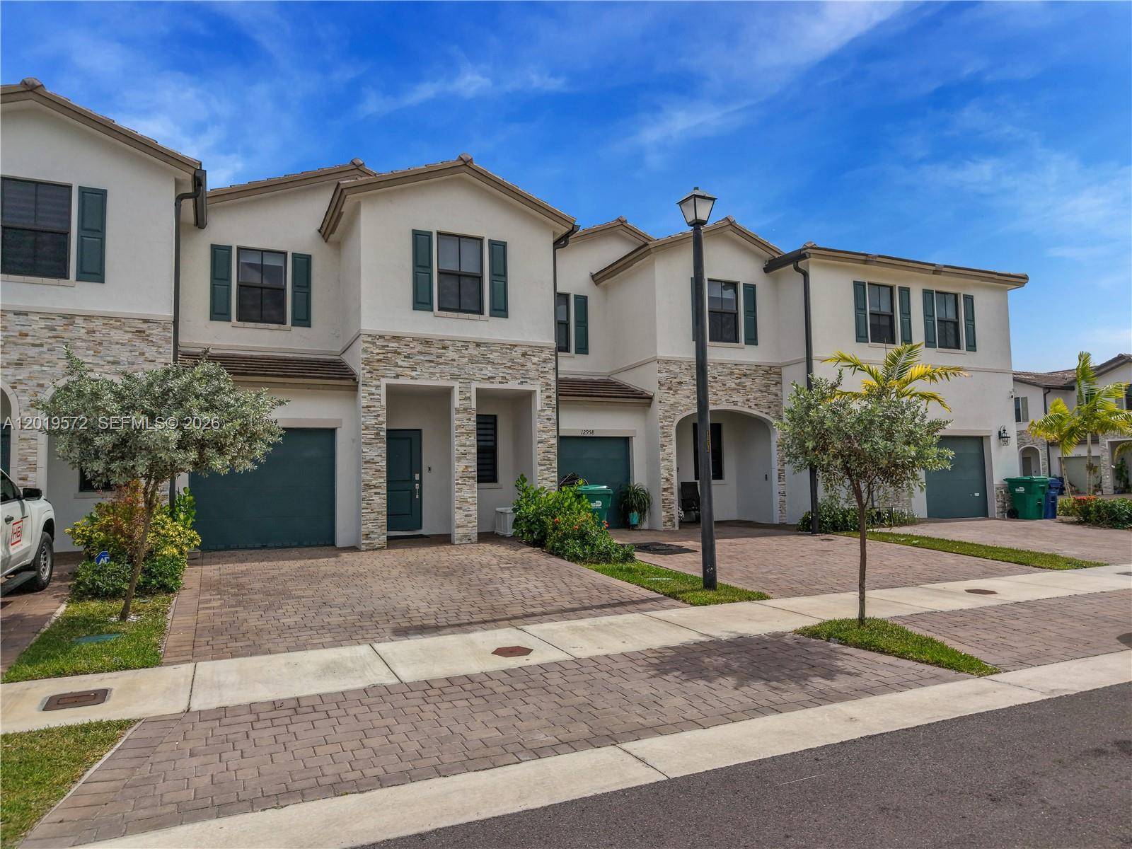 12954 SW 231st StMiami - picture