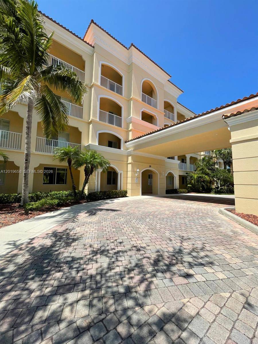 19 W Harbour Isle Dr WFort Pierce - Condo 1-4 Stories,Condo condo unit 201 - picture