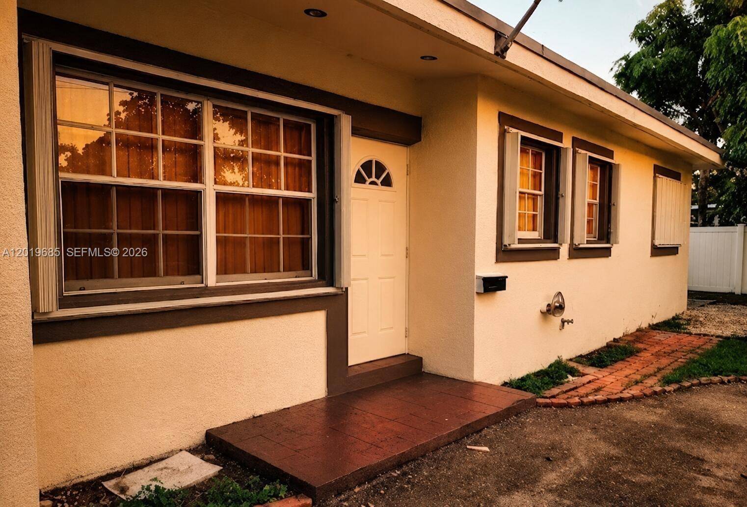 571 NE 172nd StNorth Miami Beach - picture