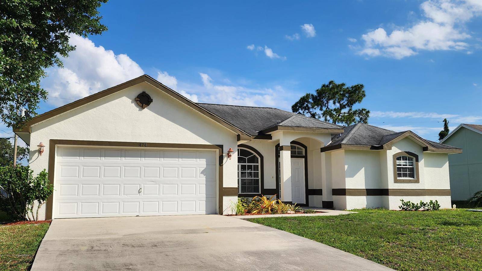 474 SW NamoitPort St. Lucie - picture