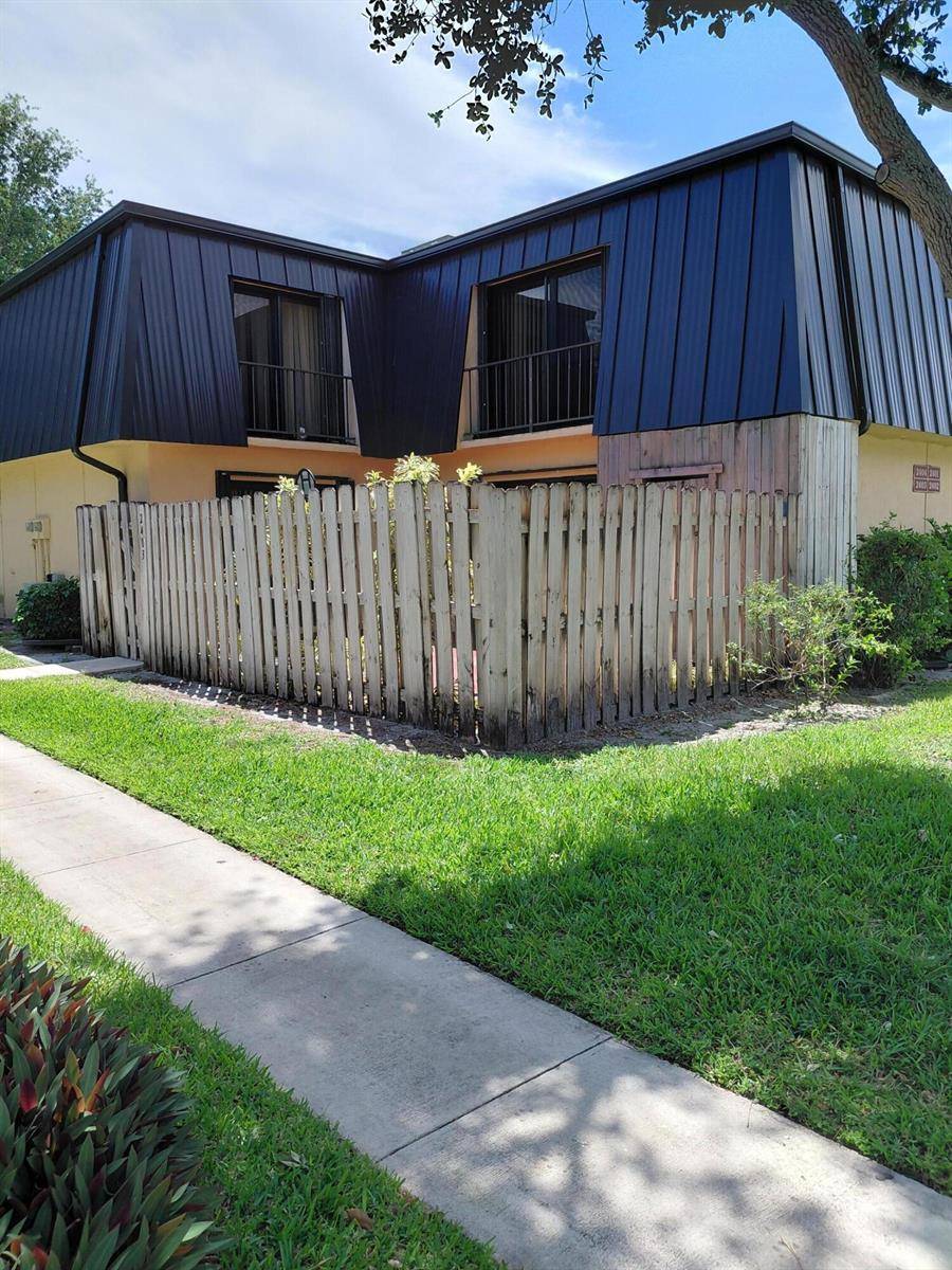 2403 S WatersideLake Worth - Townhouse condo unit 2403 - picture