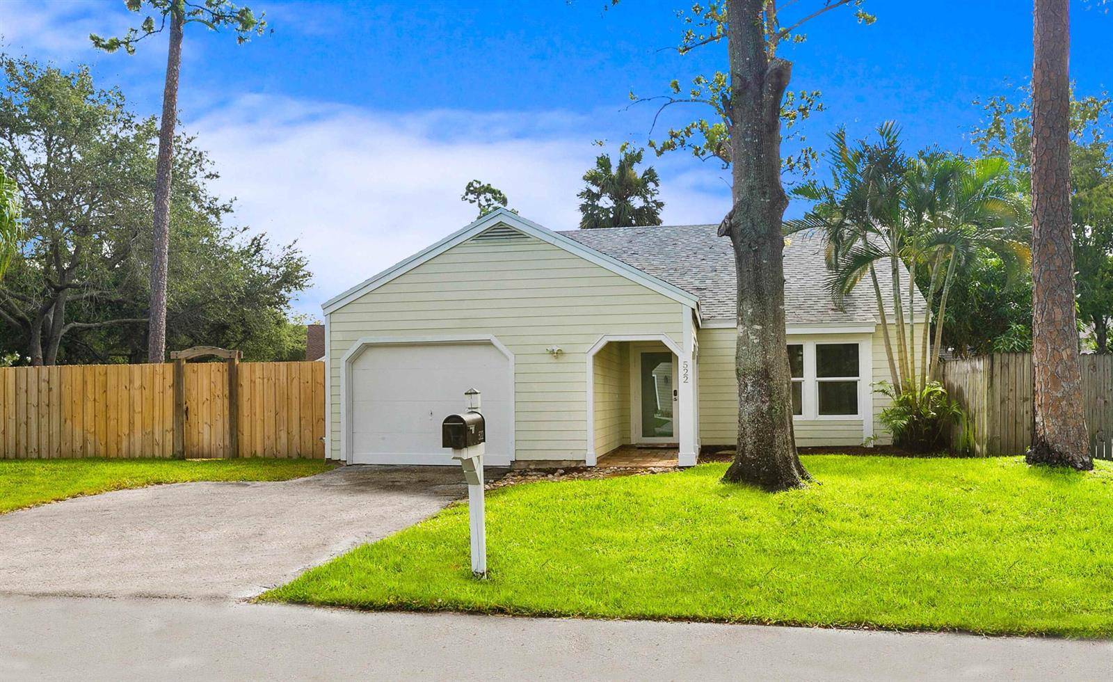 522 GoldenwoodWellington - picture