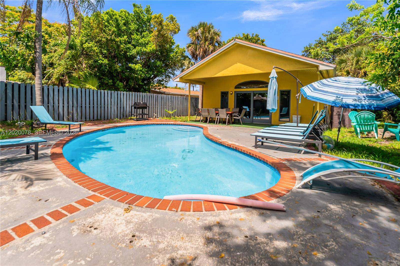 1738 N 16th CtHollywood - picture