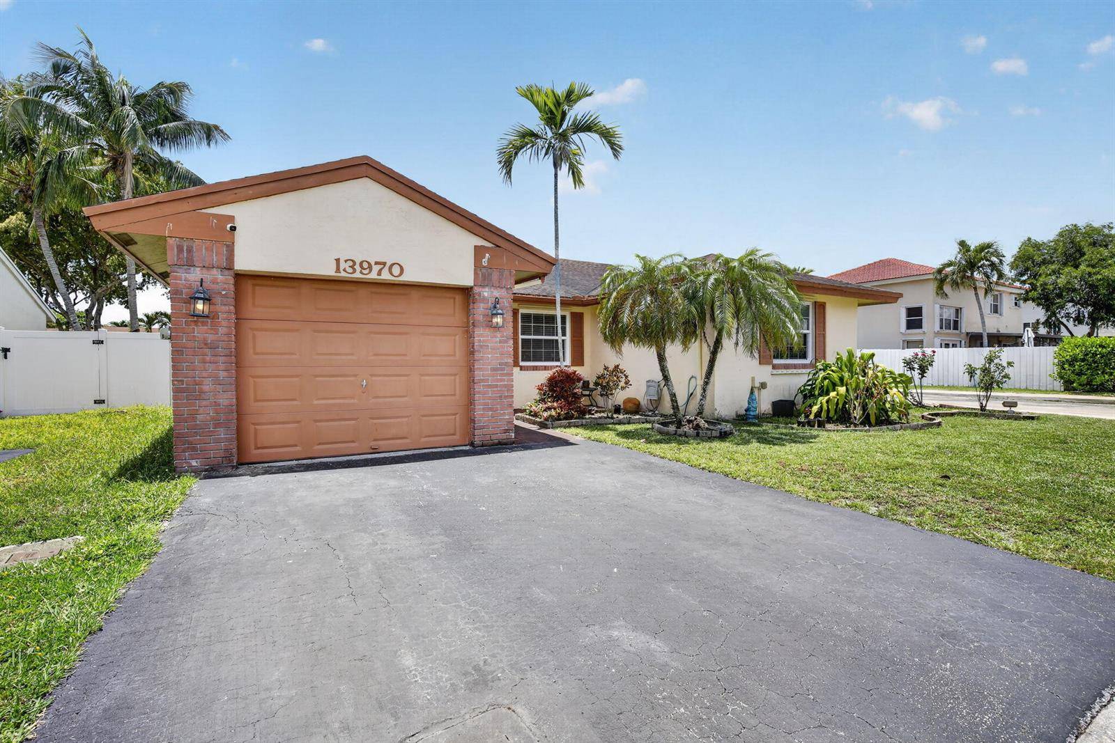 13970 OaklawnDavie - picture