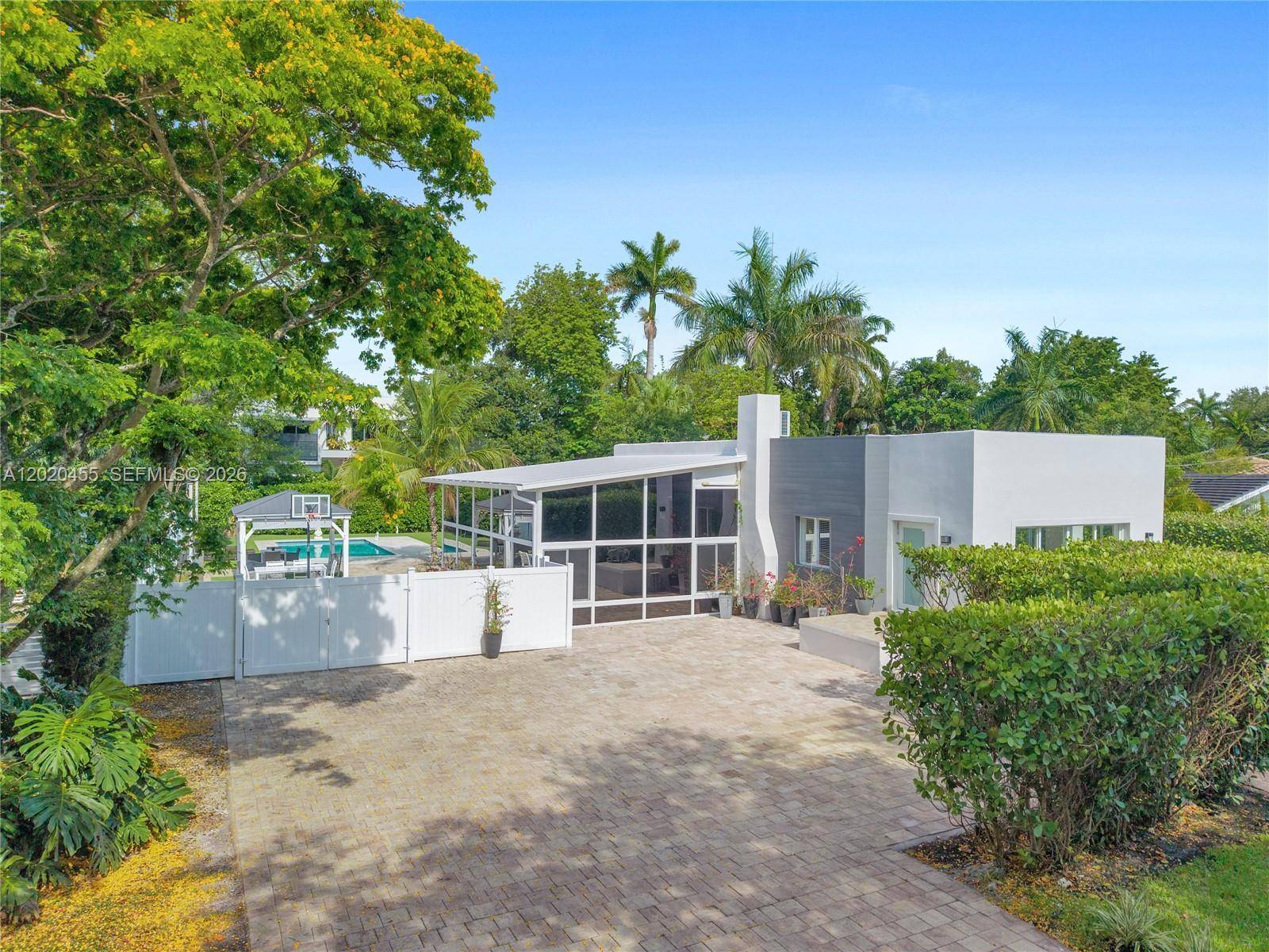 11144 NE 8th CtBiscayne Park - picture