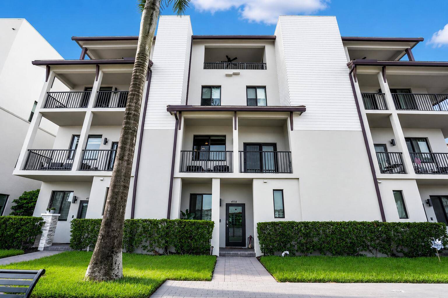 4716 NW 84thDoral - picture
