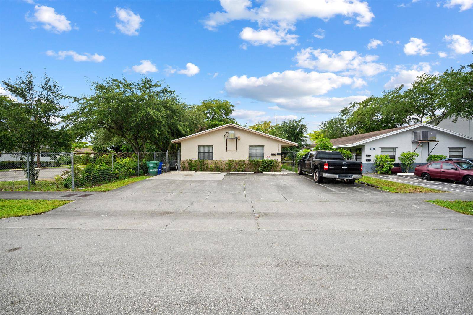2840 NW 13thFort Lauderdale - Duplex condo unit 1-2 - picture