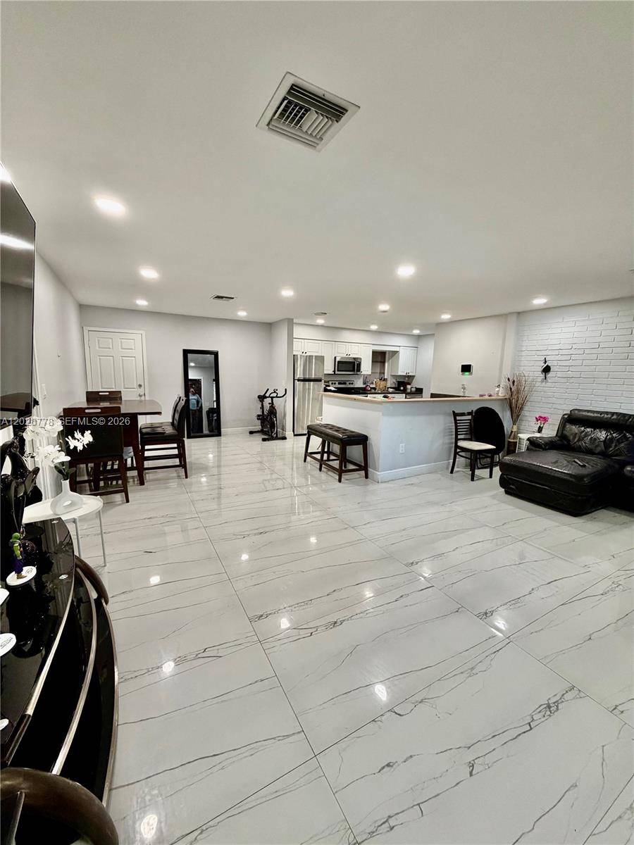 518 NW 47th CtOakland Park - picture