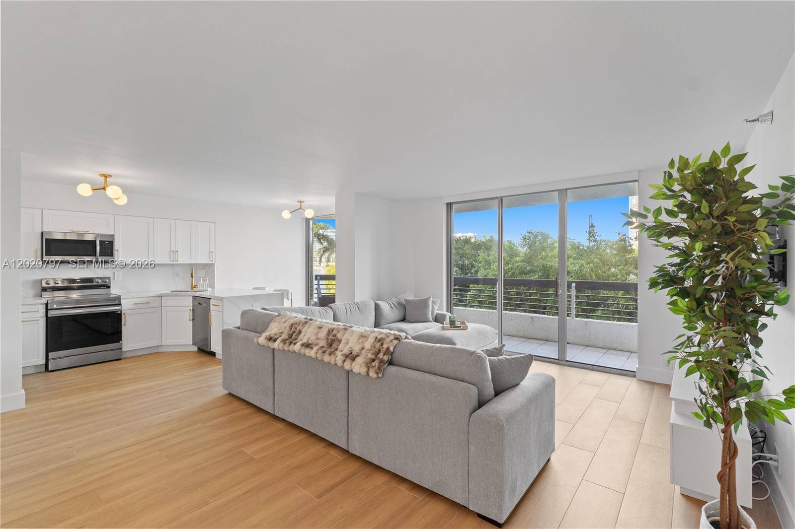 19101 NE 36th CtAventura - MYSTIC POINTE CONDO NO TH,MYSTIC POINTE condo unit 402 - picture