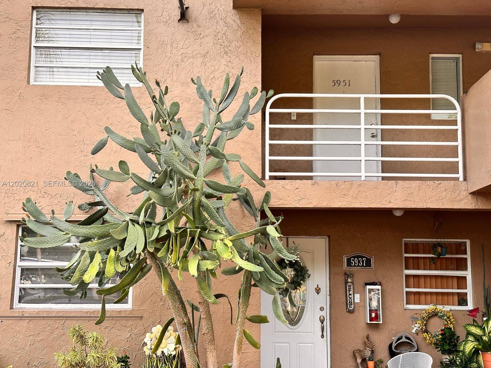 5953 W 28th AveHialeah - VISTA DEL LAGO CONDO VII condo unit 24 - picture