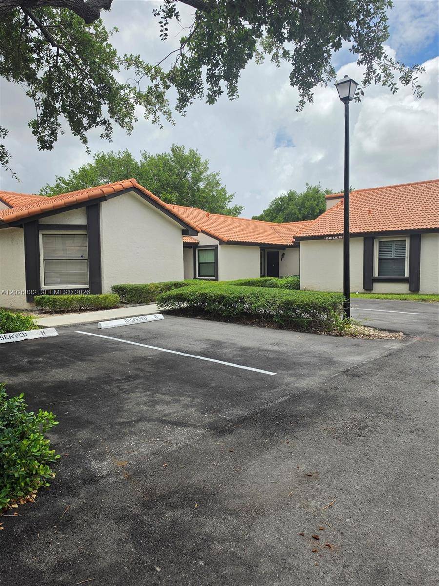 15240 SW 45th TerMiami - LAKES MEADOW VILG HOMES C condo unit 54F - picture