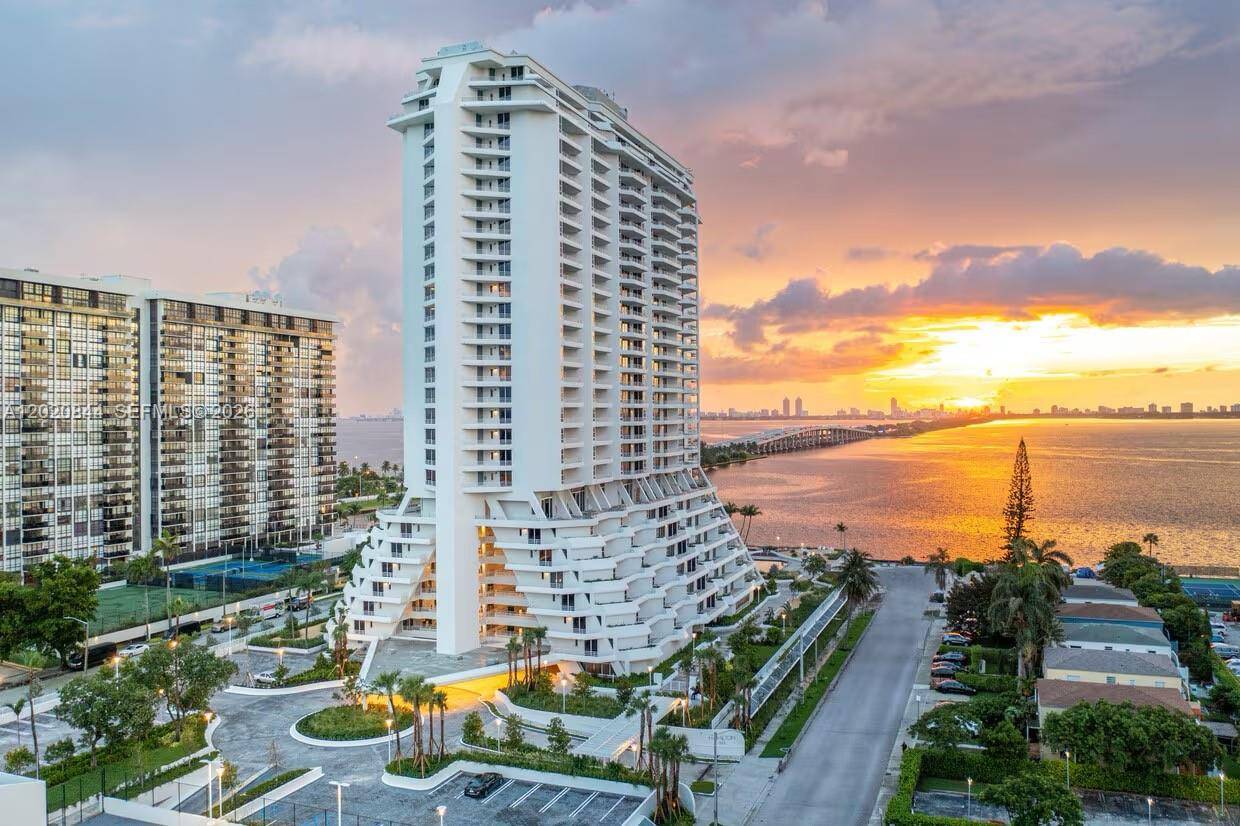 555 NE 34th StMiami - Apartments-Annual,Apartment condo unit 907 - picture