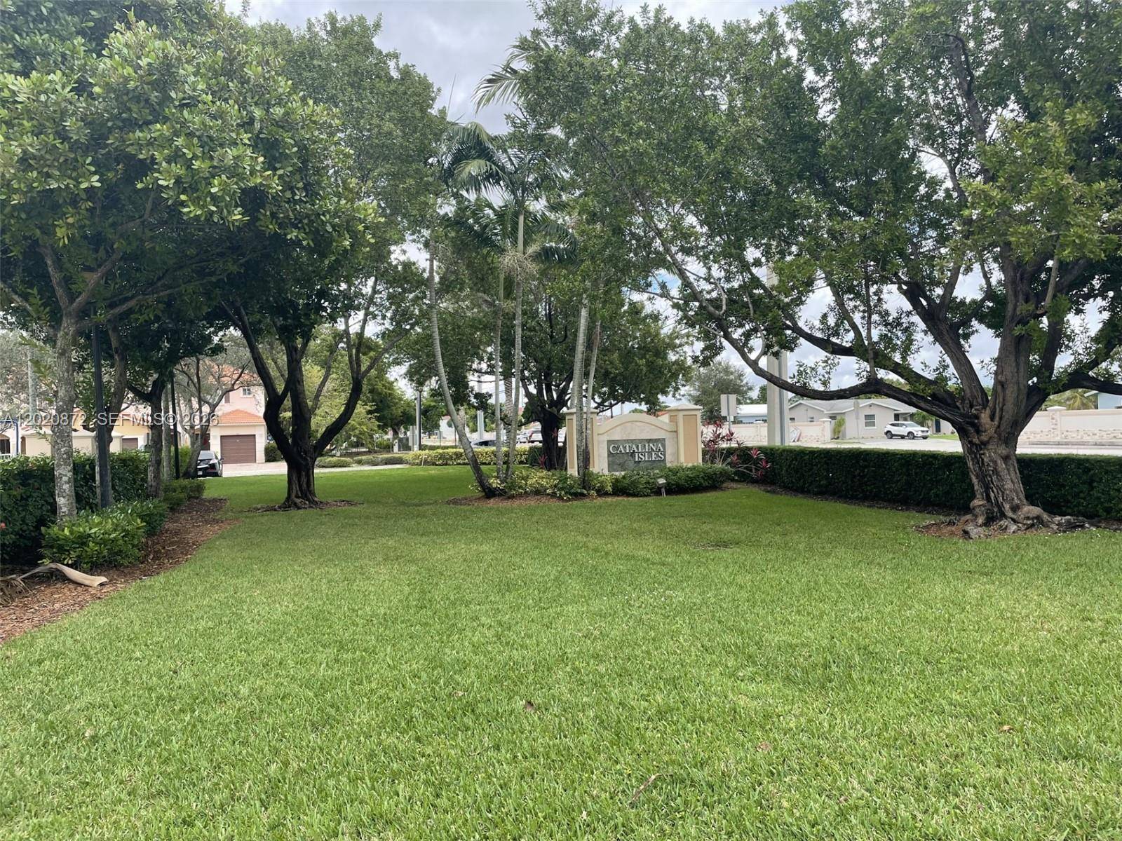 8835 S Isles CirTamarac - picture