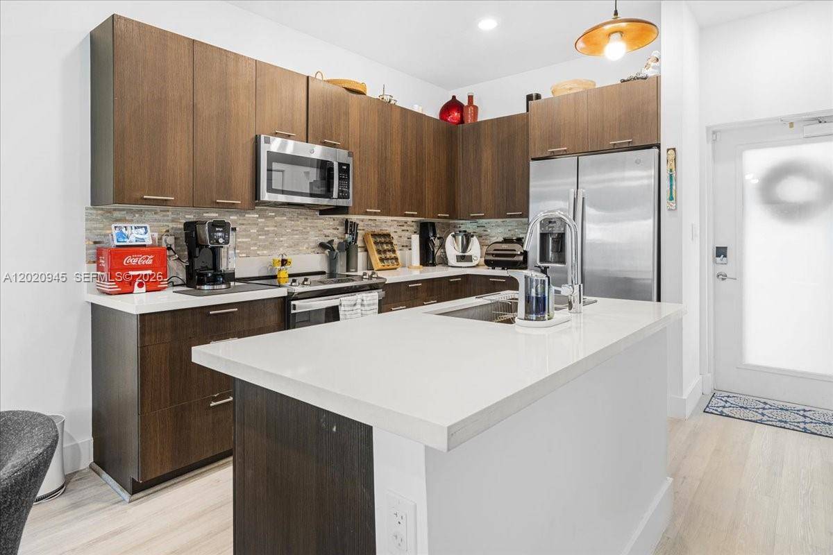 8301 NW 41st StDoral - Condo 1-4 Stories,Condo condo unit B-309 - picture