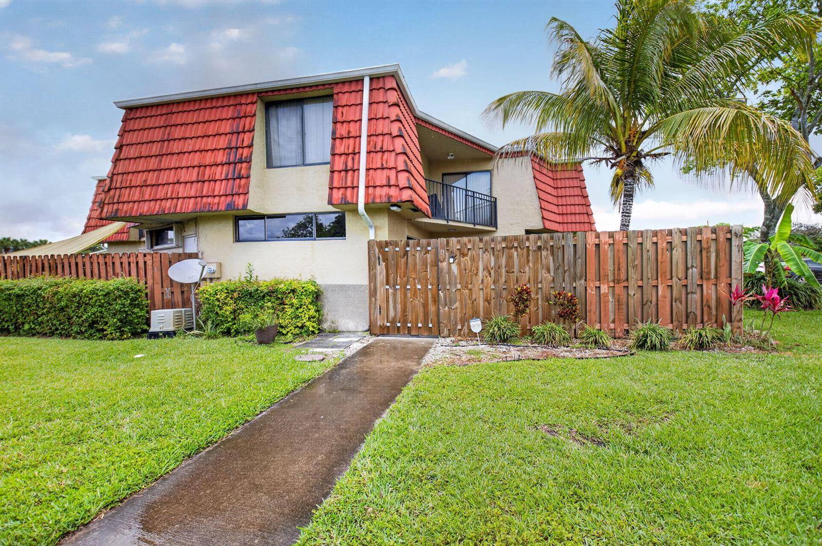 8385 TrentBoca Raton - BOCA RIO NORTH condo unit D - picture