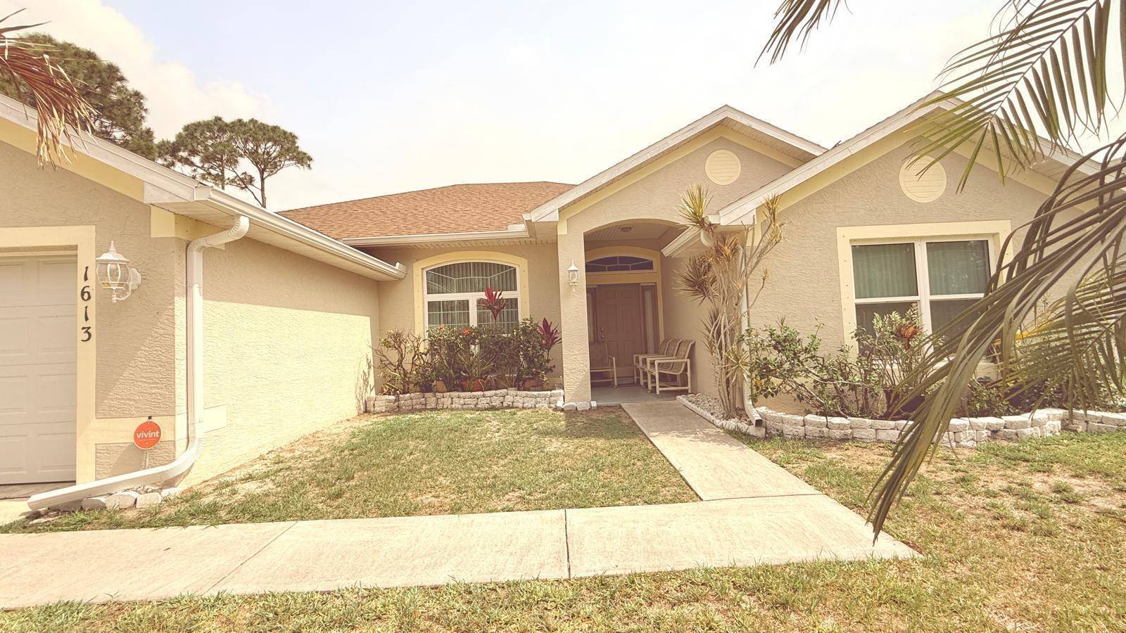 1613 SW WhipplePort St. Lucie - picture