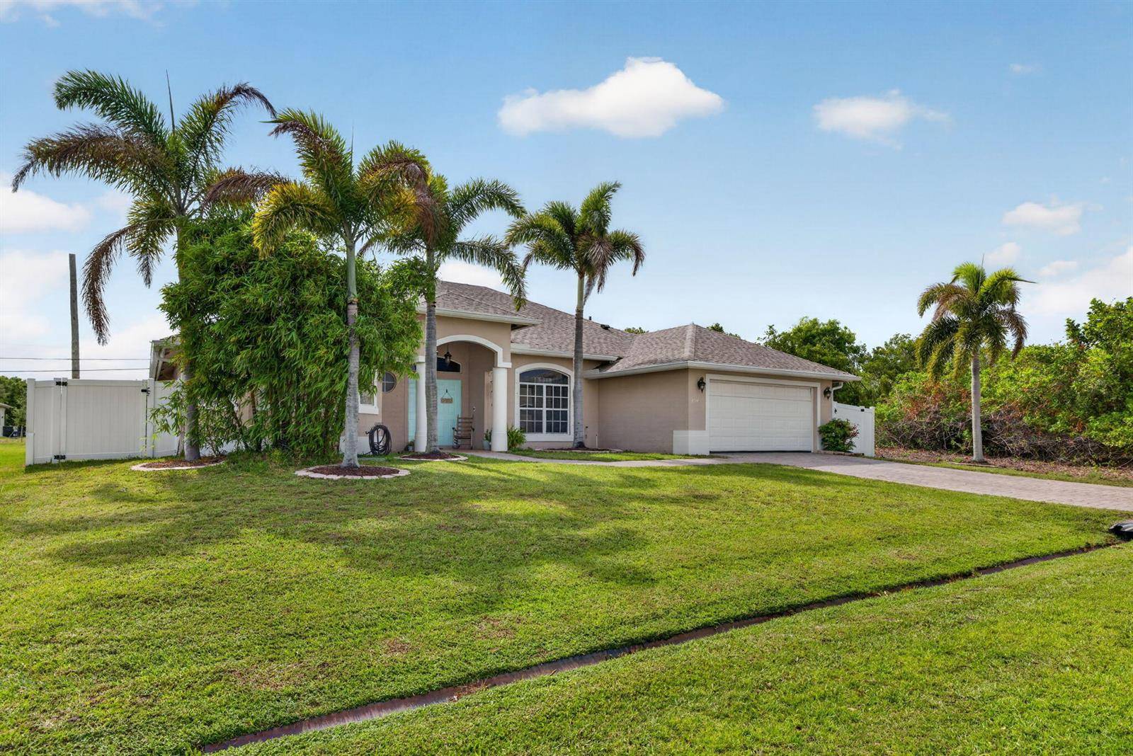 3744 SW JamrosPort St. Lucie - picture