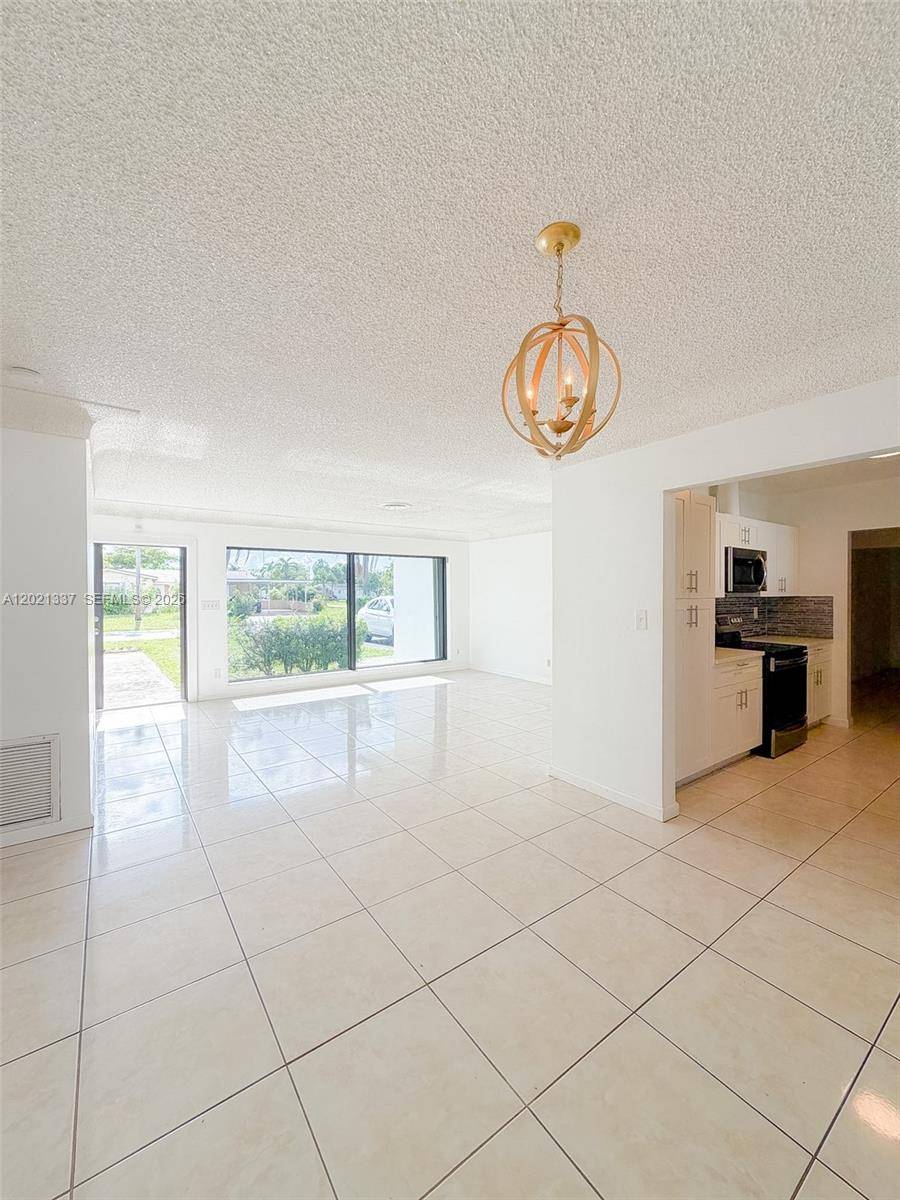 1650 NW 26th TerFort Lauderdale - picture