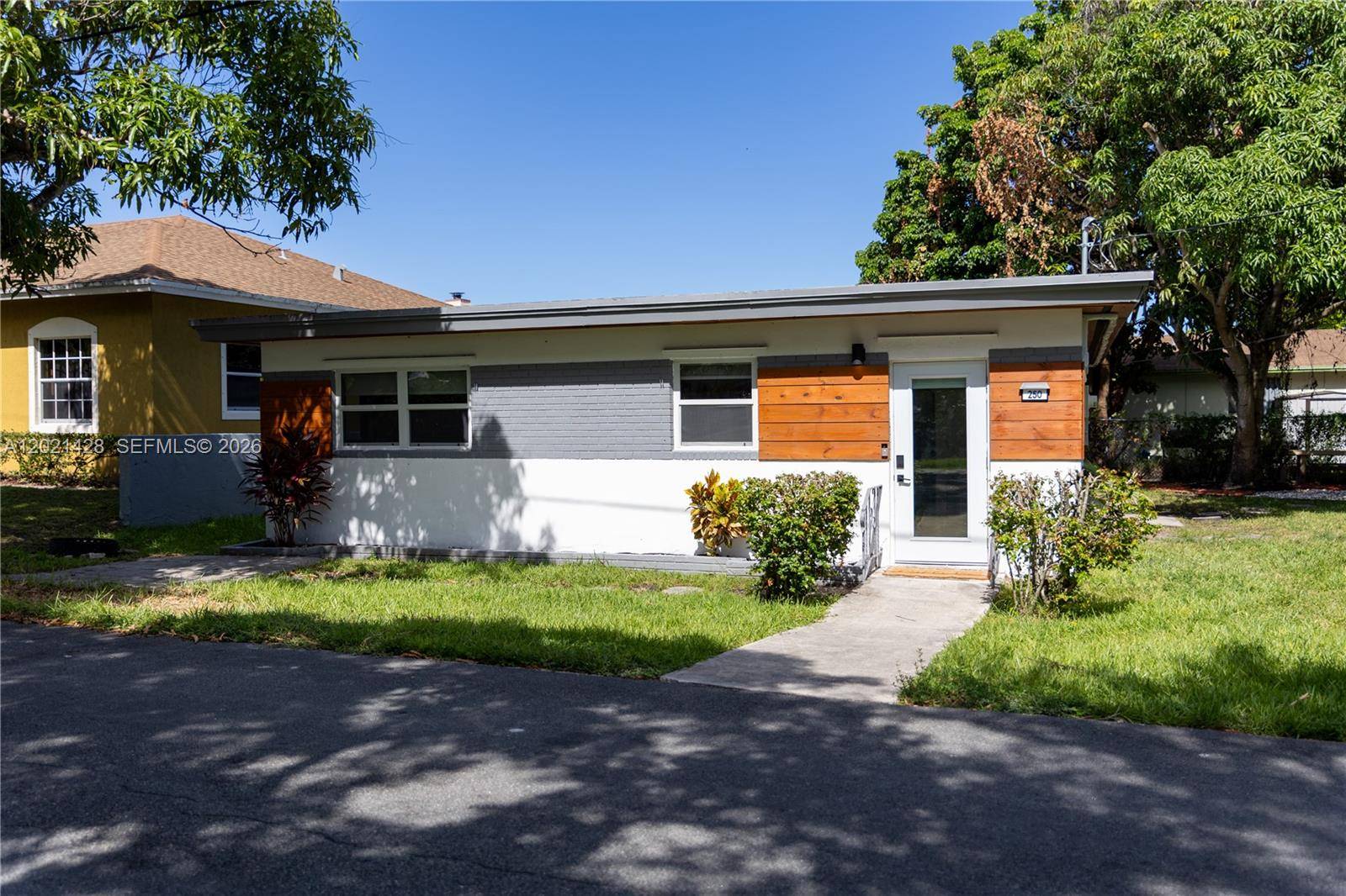 250 NW 14th WayDania Beach - picture