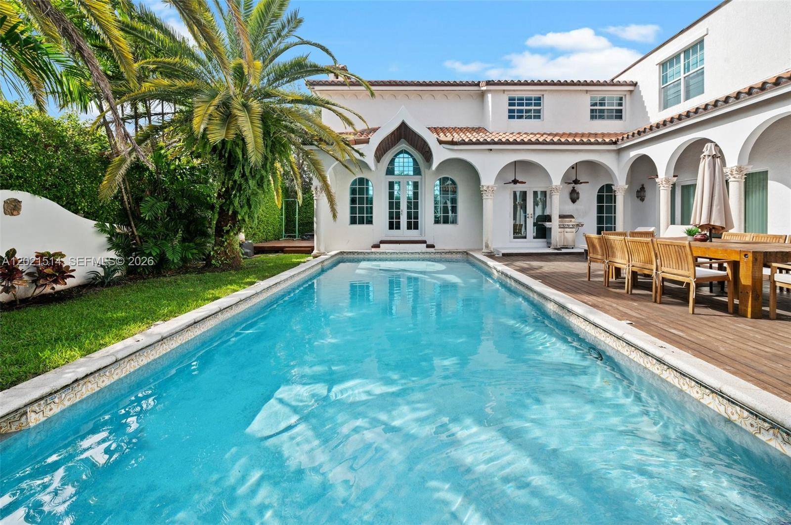 2501 Pine Tree DrMiami Beach - picture