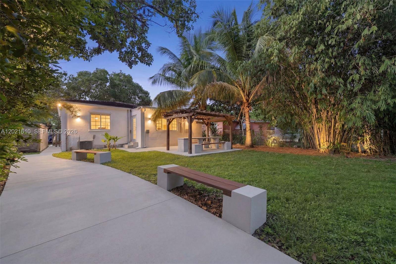 555 NE 73rd StMiami - picture