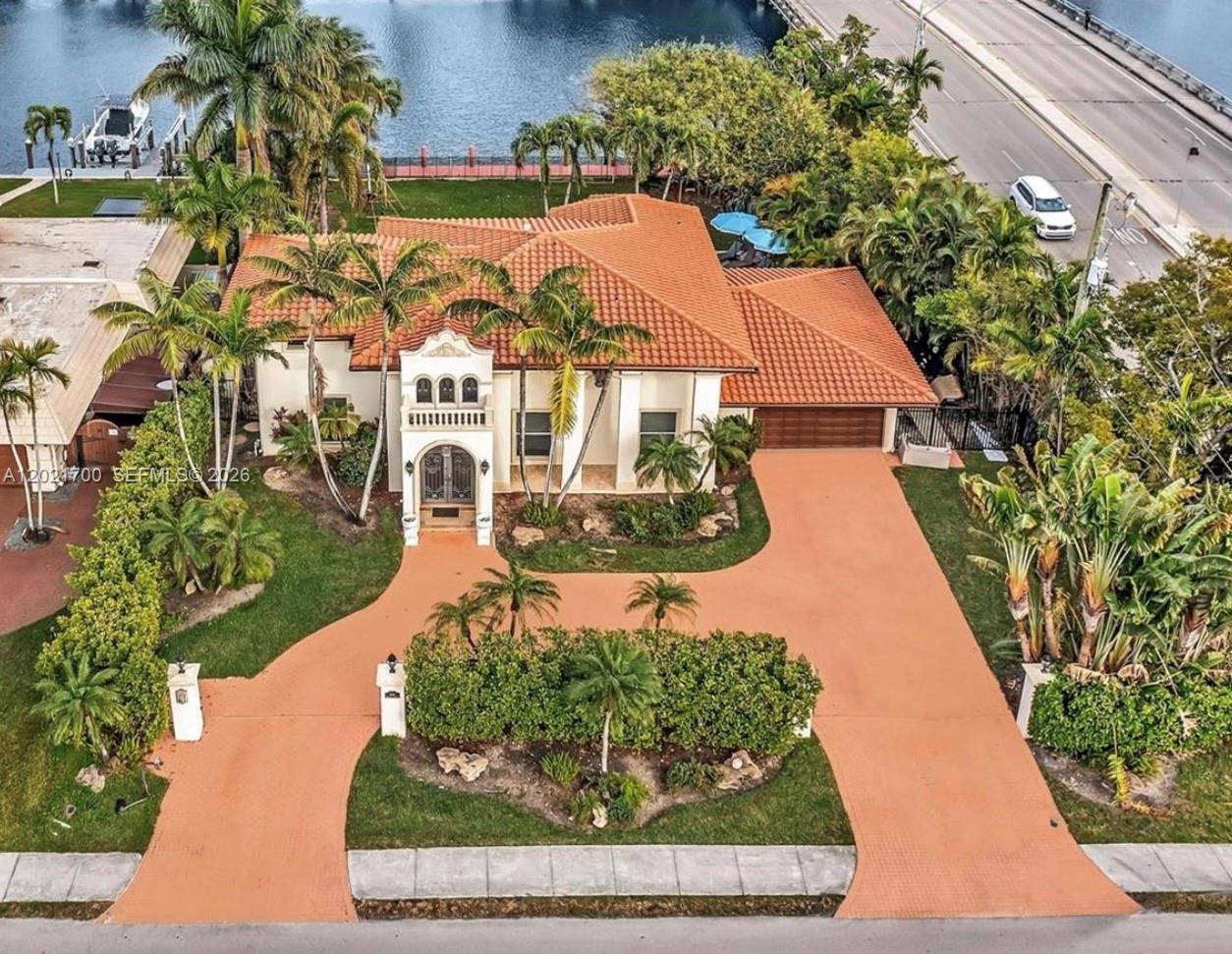 900 Diplomat PkwyHallandale Beach - picture