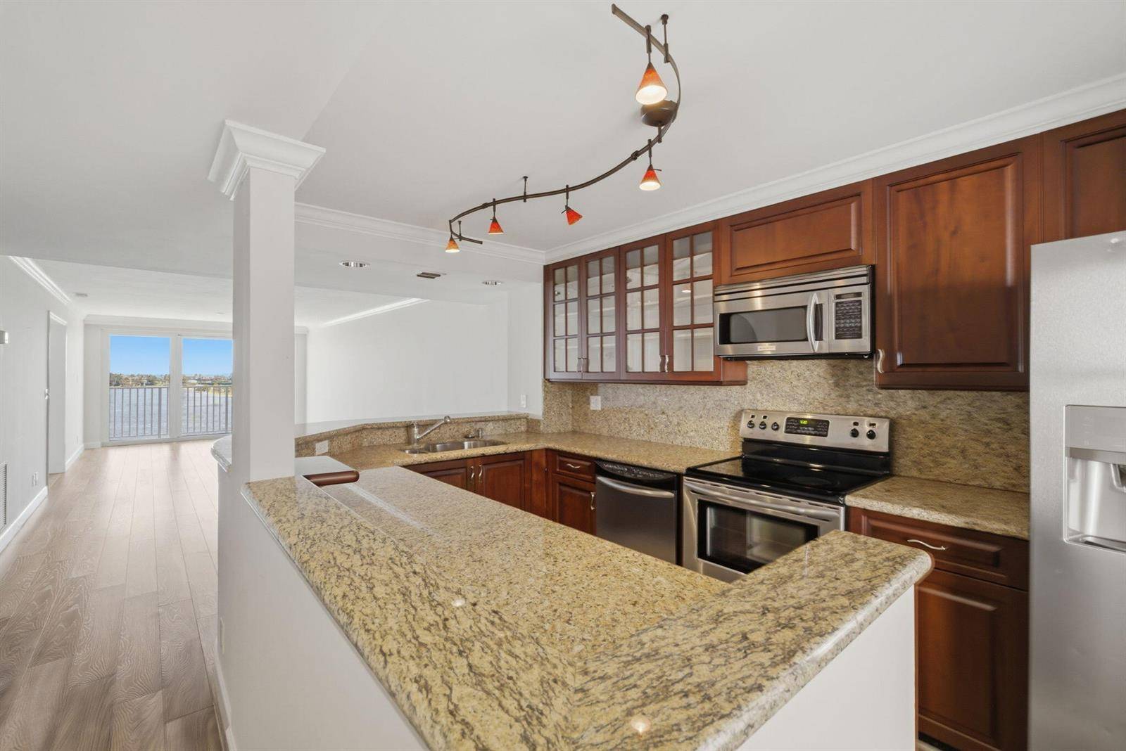 3901 S FlaglerWest Palm Beach - HARBOR TOWERS & MARINA CON condo unit 802 - picture