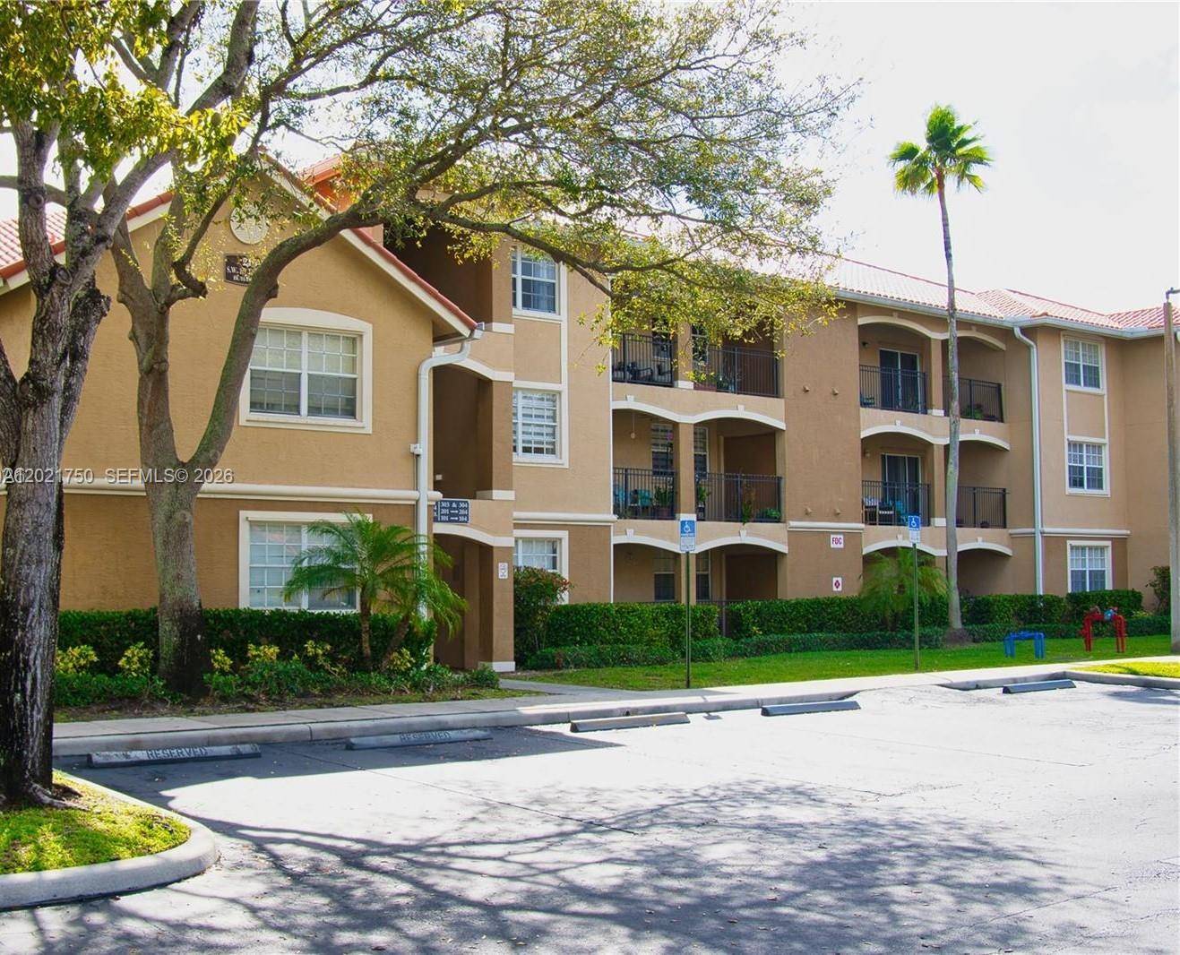 215 SW 117th TerPembroke Pines - Condo 1-4 Stories,Condo condo unit 14107 - picture