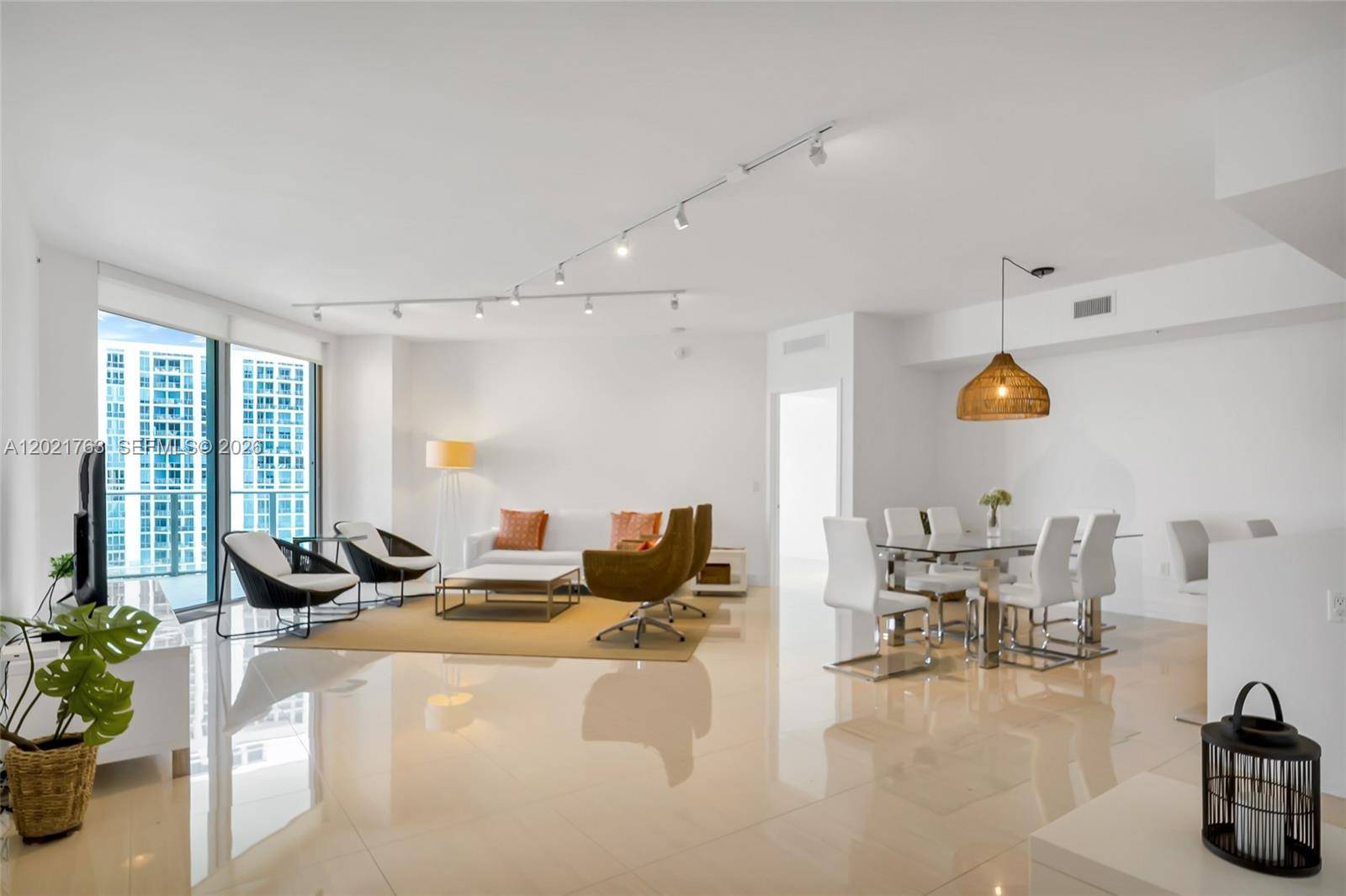 17301 Biscayne BlvdNorth Miami Beach - MARINA PALMS RESIDENCES N,Marina Palms condo unit 907 - picture