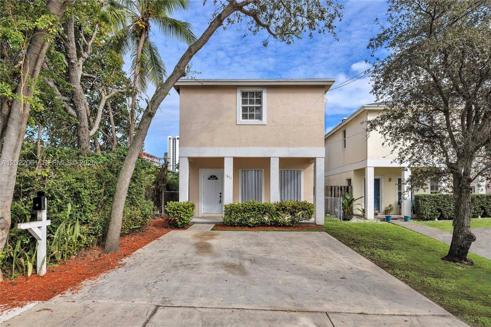 1541 NW 1st CtMiami - picture